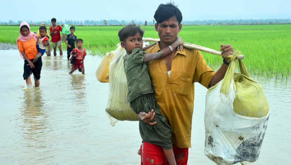 Rohingya refugees from Myanmar cross into Teknaf, a sub-district of southeast Bangladesh’s Cox’s Bazar district, Sept. 8, 2017. Abdur Rahman/BenarNews