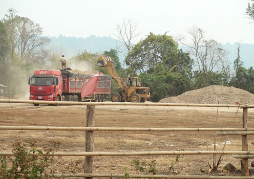 ຊາວສວນ ຕໍານິລັດຖະບານ ທີ່ບໍ່ຊ່ວຍແກ້ໄຂ ບັນຫາລາຄາມັນຕົ້ນ ຕົກຕໍ່າລົງ