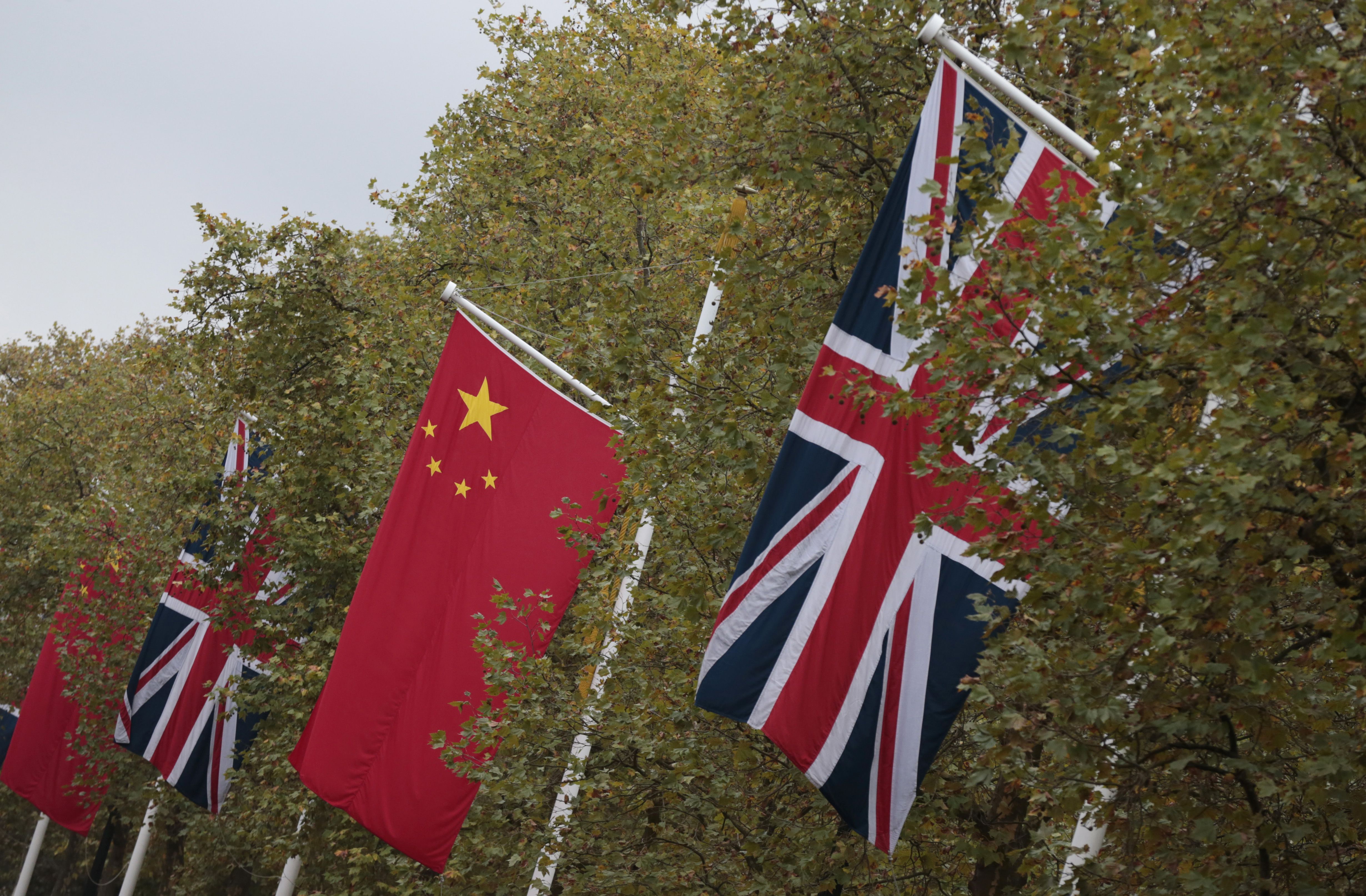 英国债市动荡英镑暴跌财政大臣仍继续访华– 普通话主页