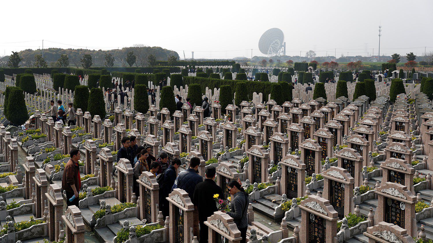 中国墓地价格飞涨百姓：活不起也死不起– 普通话主页