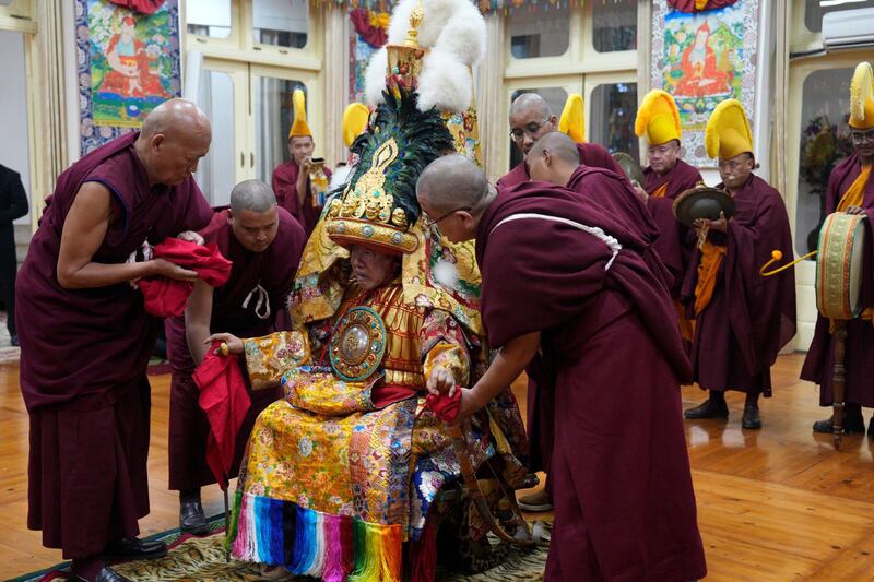 གནས་ཆུང་ཆོས་རྒྱལ་ཆེན་པོ་སྐུ་ཕེབས་གནང་སྐབས།