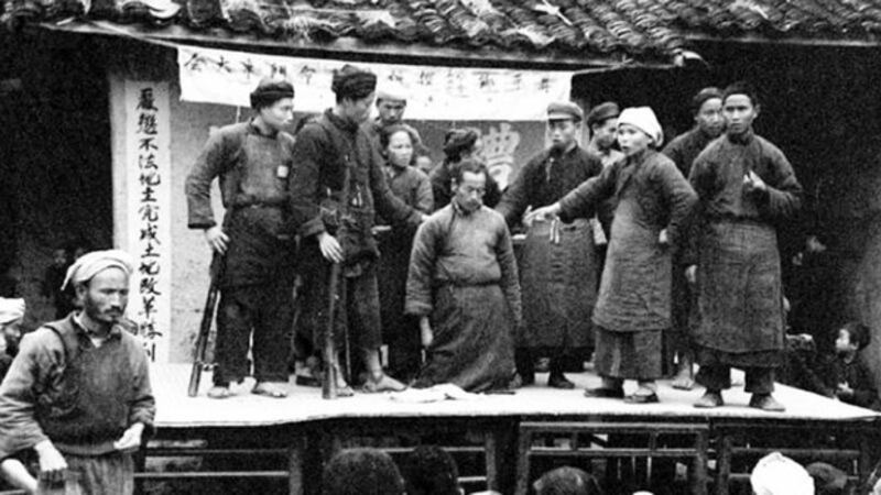 中共土改时期的一幅历史照片(Public Domain)