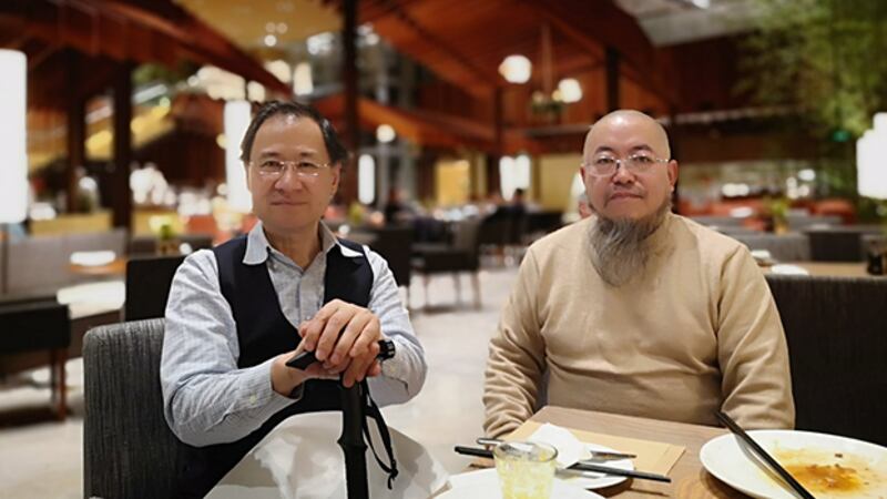 许章润出事后，好友在压力下都避免与他见面。季风（右）是少数例外。（季风推特截图）