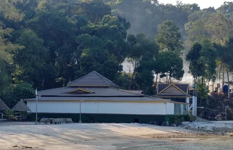 រូប​សំណង់​កាស៊ីណូ ជីនទីង (Jingding) នៅ​លើ​កោះរ៉ុង​សន្លឹម កាល​ពី​ថ្ងៃ​ទី៣ ខែ​ឧសភា ឆ្នាំ​២០២០។