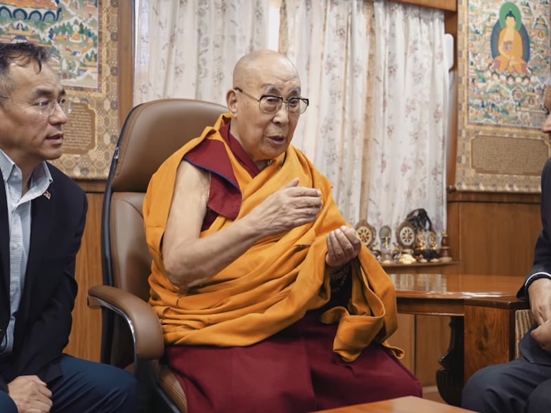 རྒྱ་གར་གྱི་སྲིད་འཛིན་སྐུ་གཞོན་ཟུར་པ་ཇག་དྷིབ་དྷན་ཁར་ལགས་ཀྱིས་༧གོང་ས་མཆོག་གི་མཇལ་ཁ་ཞུས།