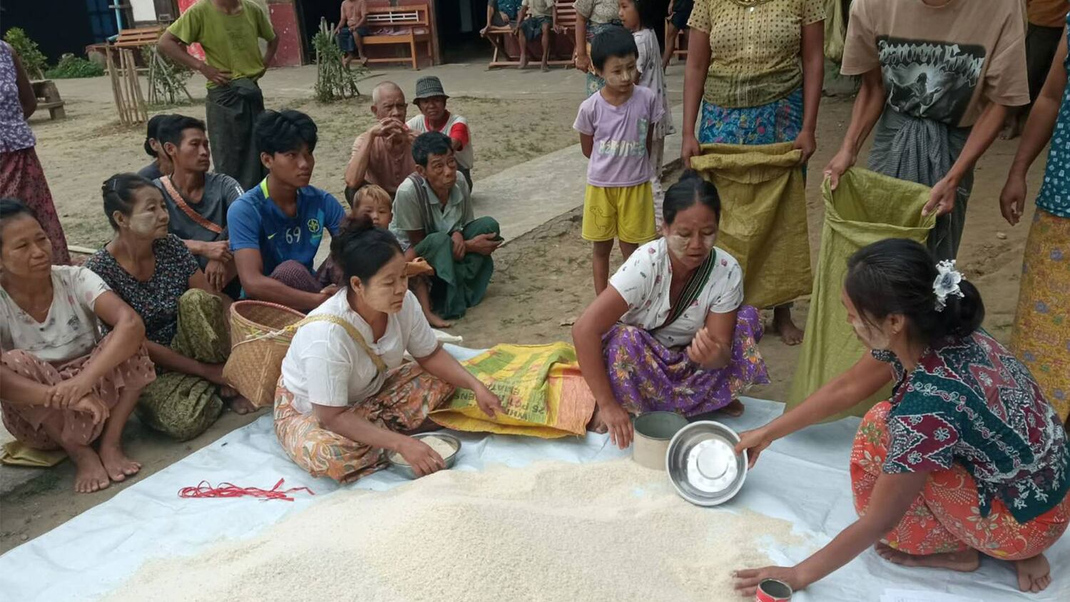ဆောမှာ တိုက်ပွဲပြင်းထန်လို့ ဒေသခံ သောင်းနဲ့ချီ စစ်ဘေးရှောင်နေရ