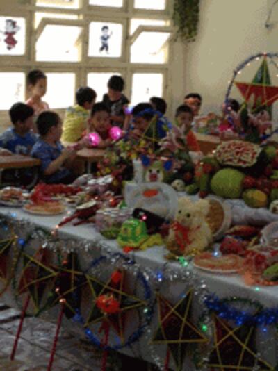 Các em nhỏ mừng Tết Trung Thu tại lớp học ở Hà Nội. RFA photo.