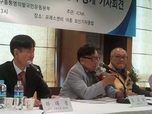 8일 오후 서울 중구 프레스센터 외신기자클럽에서 열린 ‘통영의 딸’ 신숙자 씨에 대한 북한 당국의 공식 답변서 공개 기자회견에서 오길남 박사가 기자들의 질문에 답하고 있다.