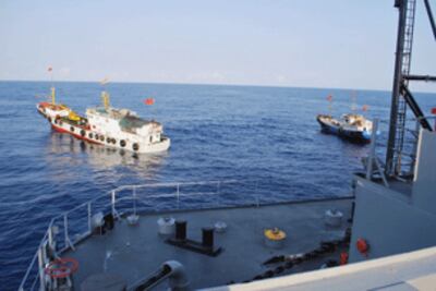 Two-Chinese-trawlers-305.gif