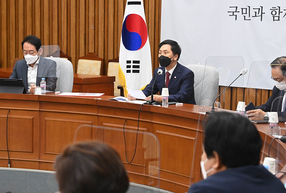 국민의힘 김기현 원내대표가 28일 오전 국회에서 열린 원내대책회의에서 발언하고 있다.