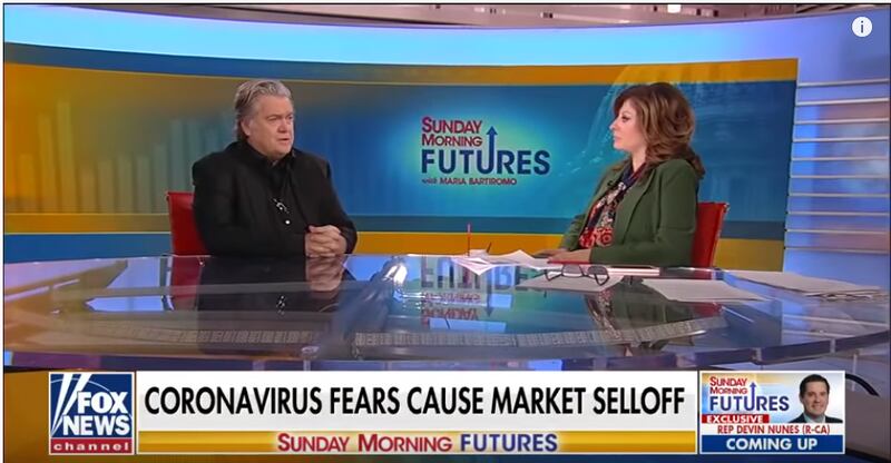 图：班农（Stephen Kevin Bannon）2020年3月1日接受福克斯新闻（Fox News）记者玛丽亚·巴蒂罗莫（Maria Bartiromo）采访，力挺川普采取行动挽救衰退的美国本土制造业。（视频截图）