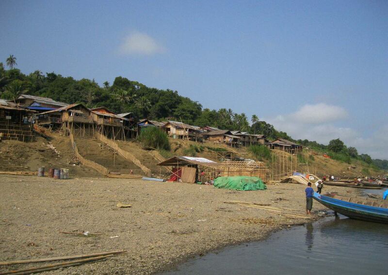 ပလက်ဝမြို့နယ် ကုလားတန်မြစ်ဖျားပိုင်းဒေသရှိ တရွန်အိုင်ကျေးရွာကို ၂၀၁၀ ခုနှစ် နိုဝင်ဘာလက တွေ့ရစဉ်။ (Photo: RFA)