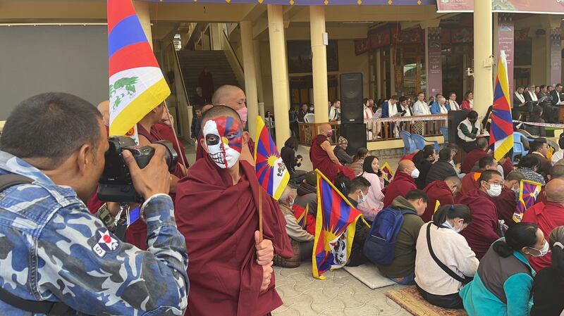 西藏流亡政府“噶厦”十日在印度达兰萨拉举行西藏自由抗暴日第六十四周年纪念会。（达瓦才仁提供）