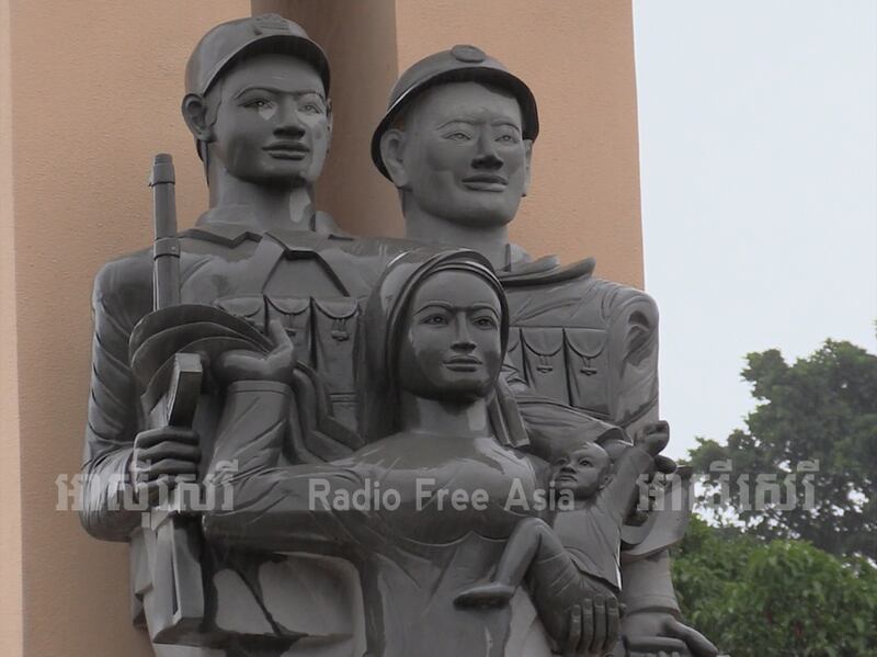 ស្តូប​មិត្តភាព​កម្ពុជា-​វៀតណាម នៅ​ខេត្ត​ព្រះសីហនុ ដែល​ត្រូវ​បាន​សម្ពោធ​ជា​ផ្លូវ​ការ​នៅ​ថ្ងៃ​ទី​២២ ខែ​កក្កដា ឆ្នាំ​២០១៧។ RFA/Den Ayuthyea