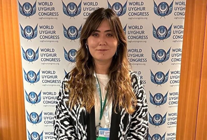 شىۋېتسارىيە ئۇيغۇر جەمئىيىتى رەئىسى رىزۋانئاي خانىم خىتاي باش مىنىستىرى لى چىياڭنىڭ شىۋېتسارىيە زىيارىتى قاتتىق نارازىلىق بىلدۈردى. 2024-يىلى 16-يانۋار.