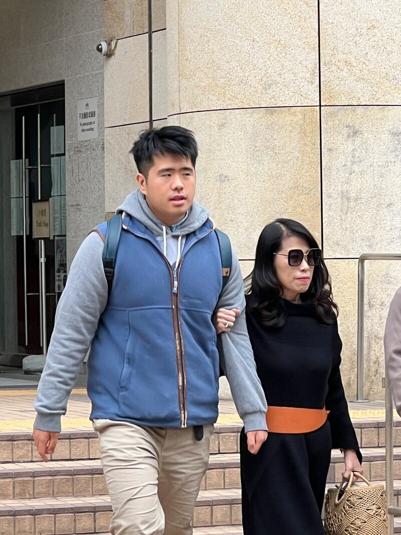 黎智英兒子與黎智英太太出席傍聽。（吳婷康攝）