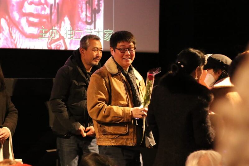 在3月8日婦女節前夕，中國導演胡雪楊（拿花者）在巴黎展映其新作《SOS 拯救我們的姐妹》。（吳亦桐提供）