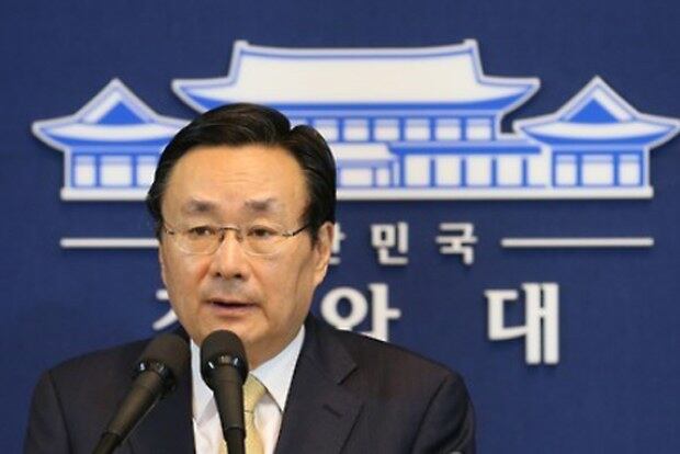 주철기 외교안보수석이 20일 청와대 춘추관에서 "박근혜 대통령이 내달 3일 중국 베이징에서 열리는 '항일전쟁 승리 및 세계 반파시즘 승리 70주년'(전승절) 행사에 참석키로 했다"고 발표하고 있다.