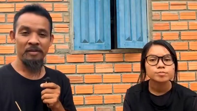 Srun_Srorn_and_Phin_Sophea_live_on_facebook_about_Good_and_Bad_of_CLV_Triangle_Development_on_072223.jpg