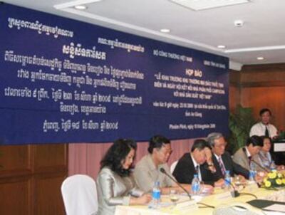 Họp báo tại thủ đô Phnom Penh của Campuchia