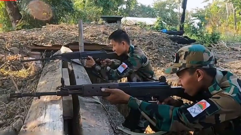 စစ်ကိုင်းတိုင်း၊ ကလေးခရိုင် အမှတ် (၇) တပ်ရင်းမှ တပ်ဖွဲ့ဝင်အချို့အား ၂၀၂၃ ခုနှစ်၊ ဖေဖော်ဝါရီလအတွင်းက တွေ့ရစဉ်။ (Screenshot: People's Defense Force Kalay-Battalion 7 video)
