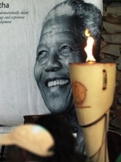 Một bức chân dung của cựu Tổng thống Nam Phi Nelson Mandela tại Bảo tàng Nelson Mandela, Nam Phi hôm 07/12/2013. AFP photo