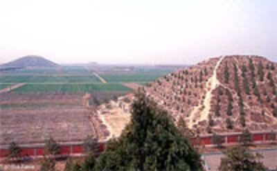 uygur-pramidaliri-200