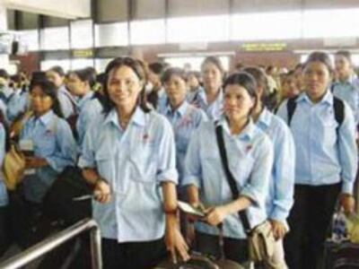 Các phụ nữ Việt Nam chuẩn bị ra máy bay đi lao động nước ngoài. (ảnh minh họa, vnmedia)