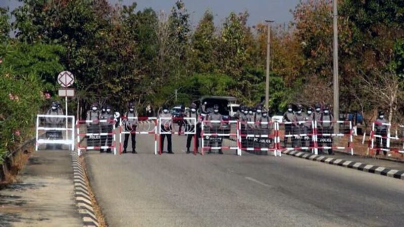 myanmar-police-roadblock-naypyidaw-jan29-2021.jpg