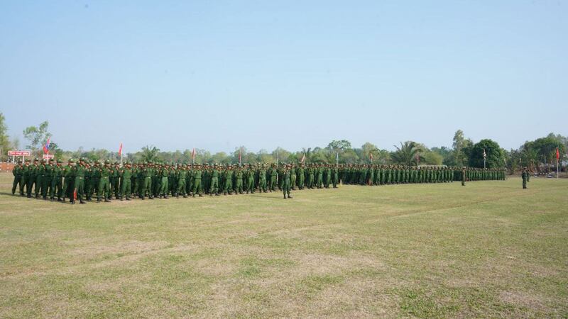 ရှမ်းပြည်နယ်အရှေ့ပိုင်း၊ ပြည်သူ့ စစ်မှုထမ်းသင်တန်း အမှတ်စဥ် (၂) ရှိ သင်တန်းသားများအား ၂၀၂၄ ခုနှစ်၊ မေလ ၁၄ ရက်နေ့က တွေ့ရစဉ်။ (Photo: Telegram/ ပြည်သူ့စစ်မှုထမ်းများ စုစည်းရာ)