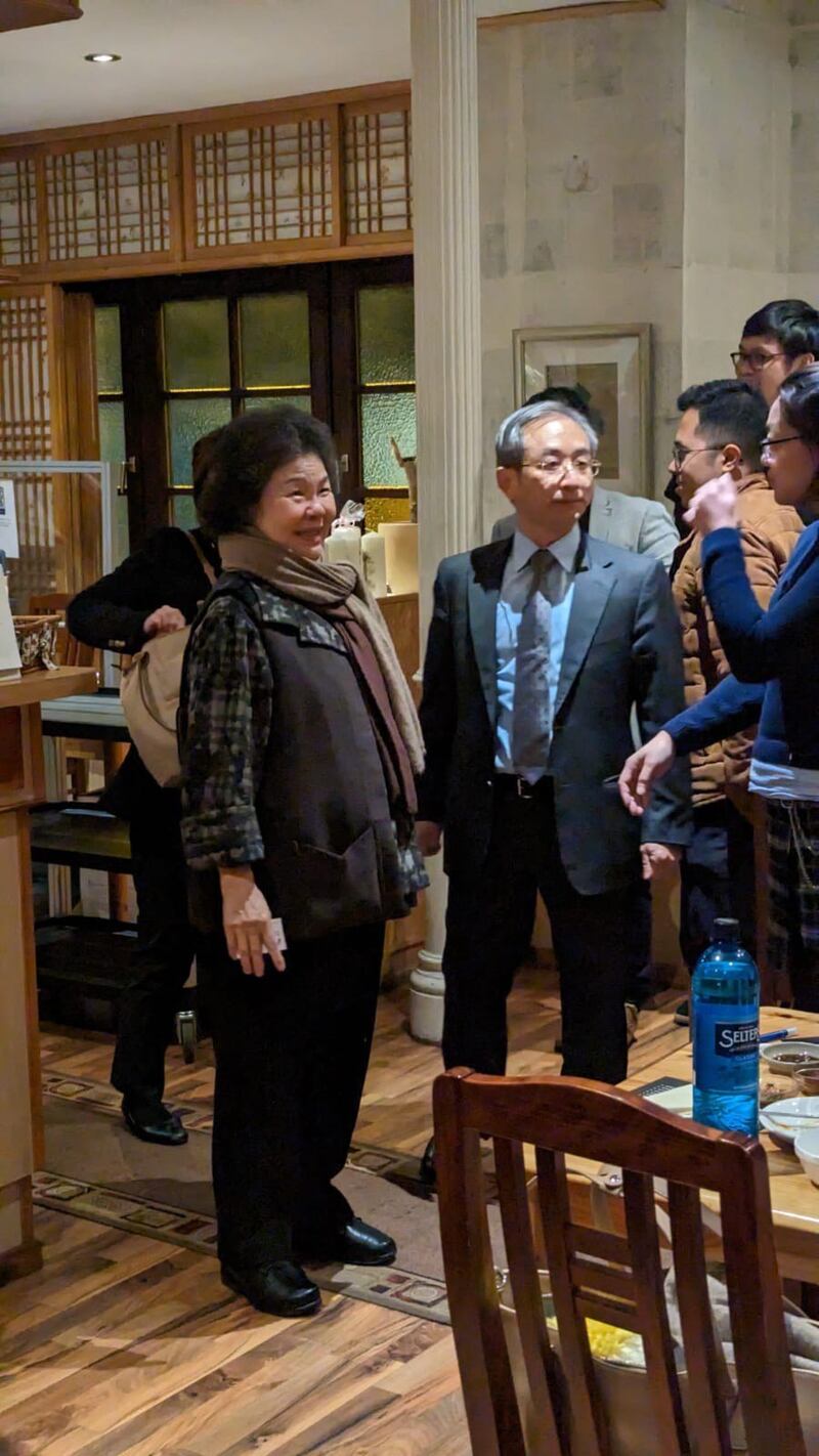 陈菊在德国与台湾侨界餐叙。 (德国中部台商会长 李孝文提供)