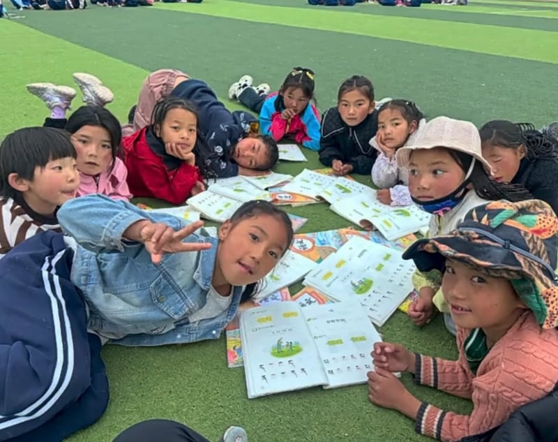 གངས་ལྗོངས་རྩྭ་ཐང་བུ་མོའི་སློབ་གྲྭ་འདི་བཞིན་ད་ལོ་སློབ་དུས་གསར་པ་འགོ་བཙུགས་པའི་སྐབས་དེར་རྒྱ་ནག་གཞུང་གིས་སྒོ་བརྒྱབ་ཡོད་འདུག