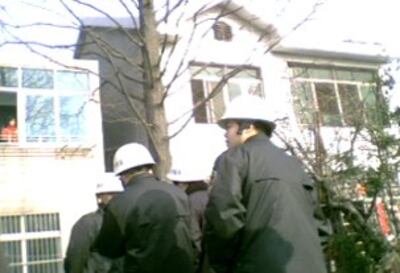图片：江苏省无锡市崇安区政府星期三派出两百多人对当地居民尤桂凤住房进行强拆（记者心语提供）