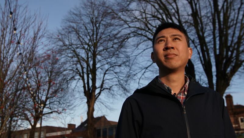 丘文俊到英國後思想矛盾，走不出死胡同，有幸遇到「同路人」支持。（韋平 攝）