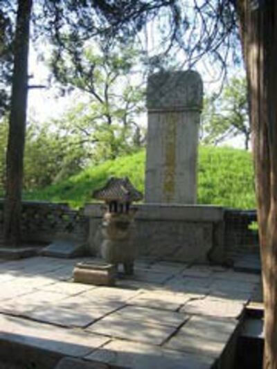 Mộ Khổng Tử tại Khúc Phụ, quê hương ông.