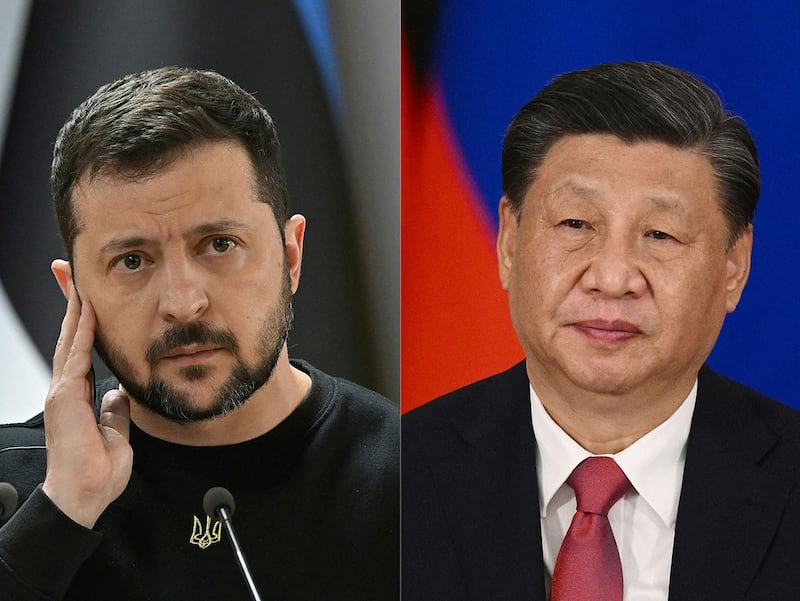 乌克兰总统泽连斯基(左)与中国领导人习近平。(法新社)