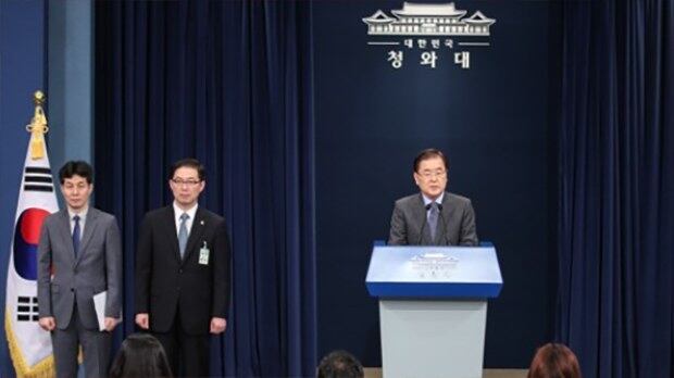 문재인 대통령의 대북 특별사절단을 이끌고 평양을 방문한 정의용 청와대 국가안보실장이 청와대 춘추관에서 방북 성과 설명을 하고 있다. 