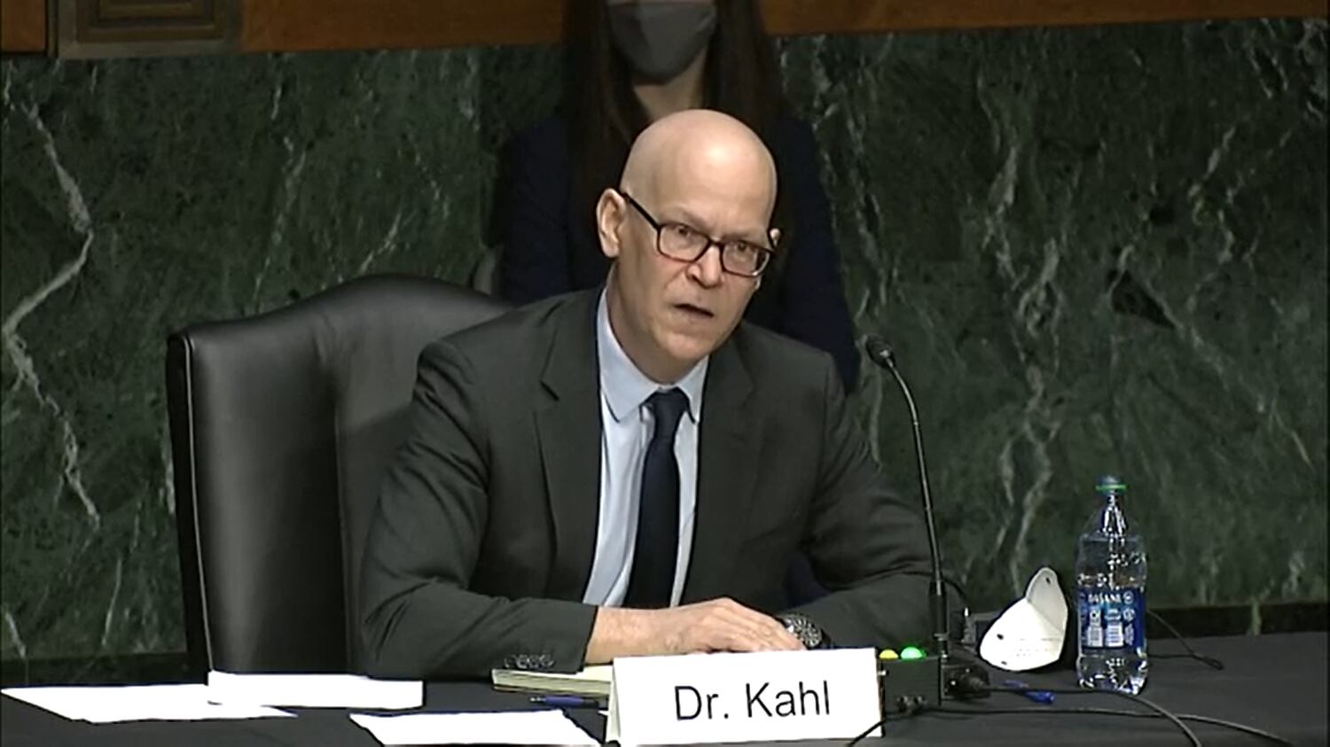 콜린 칼(Colin Kahl) 미국 국방부 정책담당 차관 지명자가 4일 미 상원 군사위원회가 주관한 인준청문회에서 발언하고 있다.