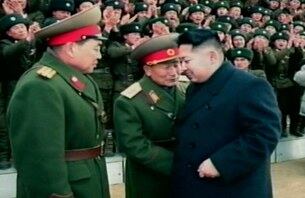 김정은 노동당 중앙군사위원회 부위원장이 '근위서울류경수 제105탱크사단'을 방문한 모습.