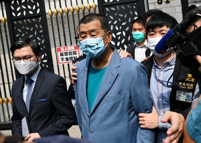 壹傳媒集團創辦人黎智英被警方從何文田住所帶走。（網上圖片）