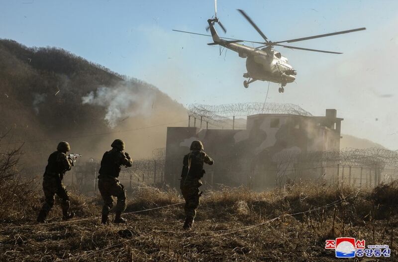 [2] 북한군 Mi-8 공중강습작전.jpg