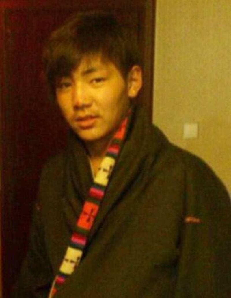 图片：2月19日在四川阿坝州若尔盖县降扎乡自焚身亡的17岁藏人仁青。（达兰萨拉格尔登寺提供）