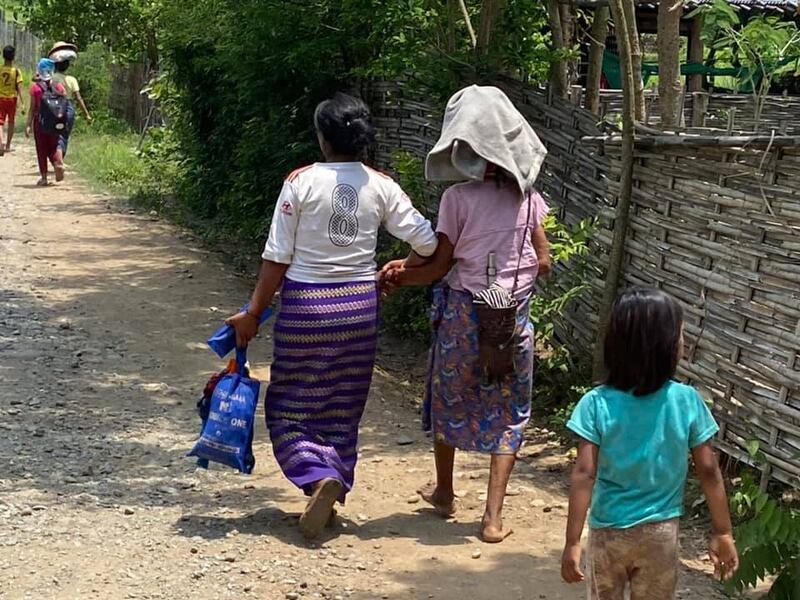 ချင်းပြည်နယ် ကန်ပက်လက်မြို့နယ်မှ စစ်ဘေးဒုက္ခသည်များကို ၂၀၂၂ ခုနှစ် ဇွန်လ ၁၃ ရက်နေ့မှာ တွေ့ရစဥ် (ဓါတ်ပုံ - ကန်ပက်လက်မြို့ ပြည်သူ့အုပ်ချုပ်ရေးအဖွဲ့)