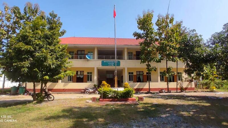 ၂၀၂၃ ခုနှစ် နိုဝင်ဘာ ၆ ရက်နေ့က ကောလင်းမြို့ကို ပြည်သူ့ကာကွယ်ရေးတပ်မတော်(PDF)၊ ပြည်သူ့ကာကွယ်ရေးအဖွဲ့ (ပကဖ)နှင့်မဟာမိတ်တပ်သားများက သိမ်းယူခဲ့ပြီးနောက် အထွေထွေအုပ်ချုပ်ရေးမှူးရုံး မြင်ကွင်းအား NUG ကာကွယ်ရေးဝန်ကြီးဌာနမှ ထုတ်ပြန်ထားသည့်ပုံ။ (Photo : NUG)