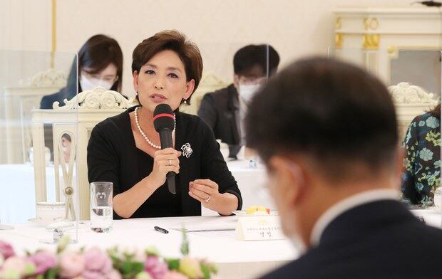미 의회 코리아스터디 그룹(CSGK) 공동의장인 영 김 의원이 지난해 7월 9일 청와대 본관에서 열린 문재인 대통령과의 접견에서 발언하고 있다.