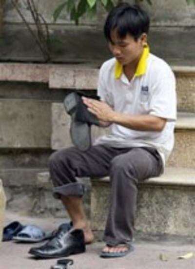 ShoePolisherPoor150.jpg