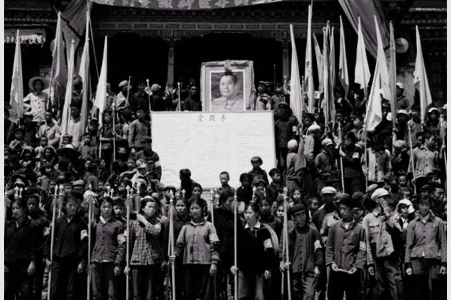རིག་གནས་གསར་བརྗེའི་དམར་པོའི་རླུང་འཚུབ་བོད་ནང་ཇི་ལྟར་འགོ་བཙུགས་པ།