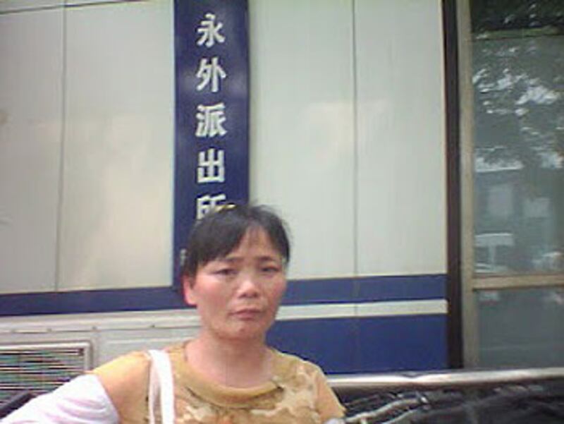 因舉報地方引進污染企業遭當局打擊報復的嵇書龍，較早前到地方政府上訪時攝的近照。（相片由家屬提供）