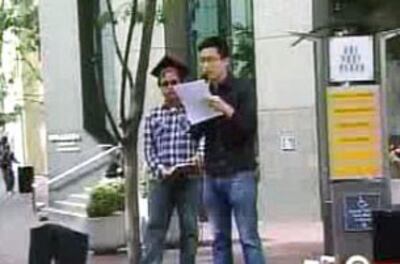 图片:小非法移民廖世雄正讲述自己的艰难处境。(CK提供)