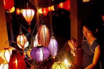 VIETNAM_TOURISM_HOI_AN_LANTERNS250.jpg